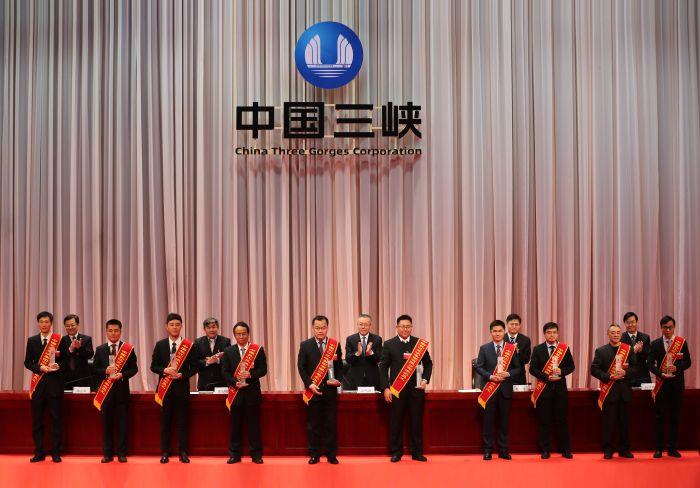 首页-尊龙网站_(中国)唯一官方网站集团2019年度“杰出员工”（一）高锦涛